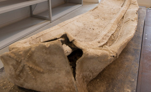 Le sarcophage en plomb, découvert en juillet 2020, à Arras, sur un chantier d'aménagement.