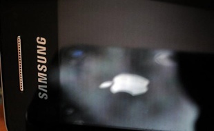 Les deux leaders mondiaux des téléphones multifonctions, Apple et Samsung, s'affrontent à partir d'aujourd'hui devant un tribunal fédéral à San José (Californie), dans ce qui s'annonce comme le plus grand procès jamais organisé aux Etats-Unis sur des brevets.