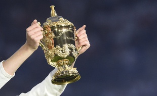 Le trophée de la Coupe du Monde de rugby