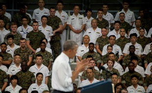 Le président américain Barack Obama s'adresse aux soldats japonais et américains à la base militaire de Iwakuni, le 27 mai 2016