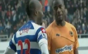 Capture d'écran de Djibril Cissé, exclu contre Wolverhampton, le 4 février 2012 avec les Queens Park Rangers.