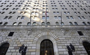 L'inflation a ralenti à 2,4% sur un an en décembre aux Etats-Unis, selon l'indice des prix associés aux dépenses de consommation des ménages (PCE) publié lundi par le département du Commerce.