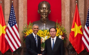 Le président Barack Obama et son homologue vietnamien Tran Dai Quang le 23 mai 2016 au palais présidentiel à Hanoi