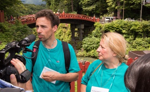 Damien Véron et Anne Désert à Nikko le 28 juillet 2019, un an après la disparition de Tiphaine Véron.