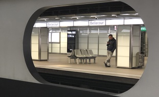 Illustration de confinement dans le métro à Lyon.