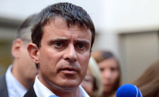 Le ministre de l'Intérieur Manuel Valls a annoncé, jeudi à Aix-en-Provence (Bouches-du-Rhône), la création, à partir de 2013, de 500 postes de policiers et de gendarmes par an, affectés principalement aux zones de sécurité prioritaires (ZSP).