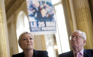 Marine Le Pen et son père Jean-Marie à Paris, le 22 avril 2014
