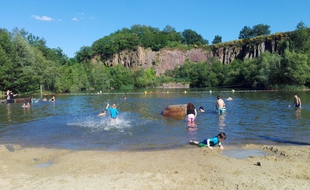 La plage du site de loisirs de La Roche Ballue, Ã Bouguenais.