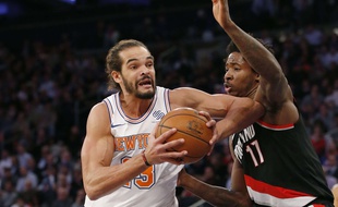 Joakim Noah sous le maillot des New York Knicks, une image rare.