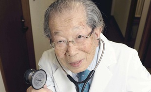 Le docteur Shigeaki Hinohara a exercé sa profession jusqu'à 105 ans.