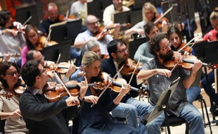 Musiciens du Philarmonique de Radio France en répétition, le 14 novembre 2014 à Paris