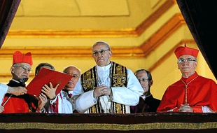 Jorge Mario Bergoglio, devenu le pape François mercredi, estime que c'est à lui de donner l'exemple.