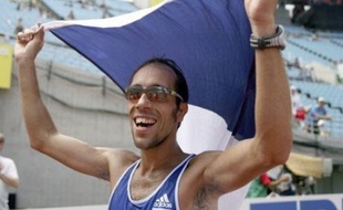 Champion d'Europe l'an dernier à Göteborg (Suède), Diniz avait mis la marche sur le devant de la scène. Il a, dans des conditions difficiles (chaleur humide), couru autant avec sa tête qu'avec ses jambes, seulement battu par l'Australien Nathan Deakes, détenteur du record du monde.