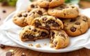 Vous pensiez que le goûter parfait n’existait pas ? Ces cookies choco-noisettes moelleux vont vous faire changer d’avis !