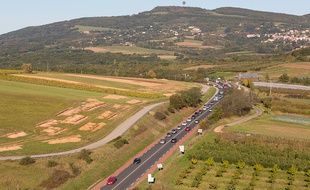 Sur la nationale reliant aujourd'hui l'A89 à l'A6 dans l'Ouest Lyonnais.