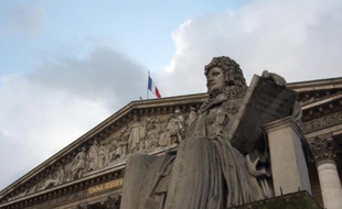 L'Assemblée nationale a adopté mardi les projets de loi renforçant la lutte contre la fraude fiscale et créant un procureur financier à compétence nationale, deux volets des annonces de François Hollande pour moraliser la vie publique après l'affaire Cahuzac.