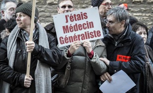 Manifestation de médecins généralistes contre la loi santé, le 23 décembre 2014 à Lyon
