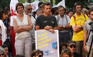 Manifestation de soutien au professeur des écoles Erwan Redon à Marseille le 7 juillet 2009.