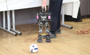Démonstration de robots footballeurs, à l'occasion de la présentation de la candidature de Bordeaux à l'organisation de la Robocup2020, le 13 mars 2018.
