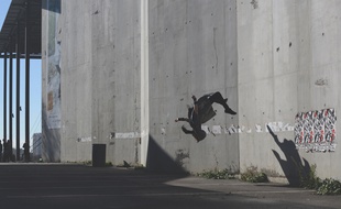 Simon Nogueira de la French Freerun Family est l'un des artistes à l'origine du projet Cirque Parkour.