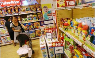 La Chine a suspendu les exportations de deux usines ayant fabriqué les jouets suspectés d'être décorés avec des peintures toxiques à base de plomb.