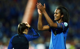 La capitaine de l'OL Wendie Renard, ici lors du dernier Euro aux Pays-Bas, devrait encore avoir un rôle majeur dans deux ans avec les Bleues. Jusqu'aux demies et à la finale au Parc OL?