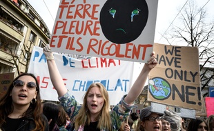 Des manifestants pour le climat à Lausanne en Suisse.