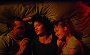 Karl Glusman, Aomi Muyock et Klara Kristin dans