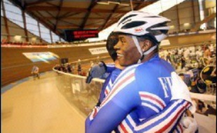 Le trio français, composé de Grégory Baugé, Mickaël Bourgain et Arnaud Tournant, a remporté haut la main l'épreuve de vitesse par équipes dans les Championnats du monde de cyclisme sur piste, jeudi soir, à Bordeaux-Lac.