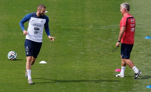 Karim Benzema et Didier Deschamps lors de la Coupe du monde 2014.