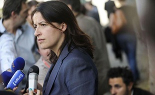 Matignon a indiqué lundi que "la question de la participation" des ministres écologistes, Cécile Duflot et Pascal Canfin, "ne se pose pas", excluant ainsi leur départ du gouvernement, malgré la décision d'Europe Ecologie-Les Verts (EELV) de rejeter le traité budgétaire européen.