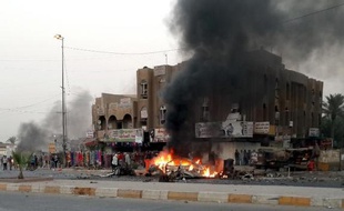 Une quarantaine de personnes ont été tuées et une centaine blessées dans l'explosion de 11 voitures piégées mardi dans des quartiers à majorité chiite de Bagdad, selon des sources sécuritaires et médicales.