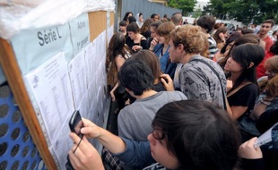 La traditionnelle épreuve de philo va donner lundi le coup d'envoi du baccalauréat, une session marquée par l'aboutissement des réformes entreprises sous le précédent gouvernement et de nouvelles mesures de lutte contre la fraude.
