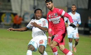 Le Marseillais Dja Djédjé, ici face à Ben Besat, a été formé au PSG.