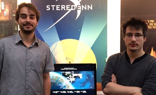Damien Mayance (à gauche) et Mathieu Oger ont créé le jeu Steredenn, traduit en breton.