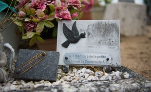 La tombe d'Inass, surnommée la petite martyre de l autoroute A10