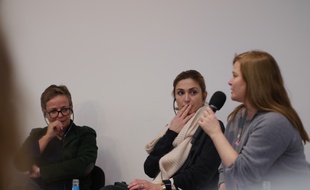 Julie Gayet, entourée des réalisatrices allemandes Anne Katrin Hendel et de Tatjana Turanskyj au festival de Berlin le 12 février 2015.