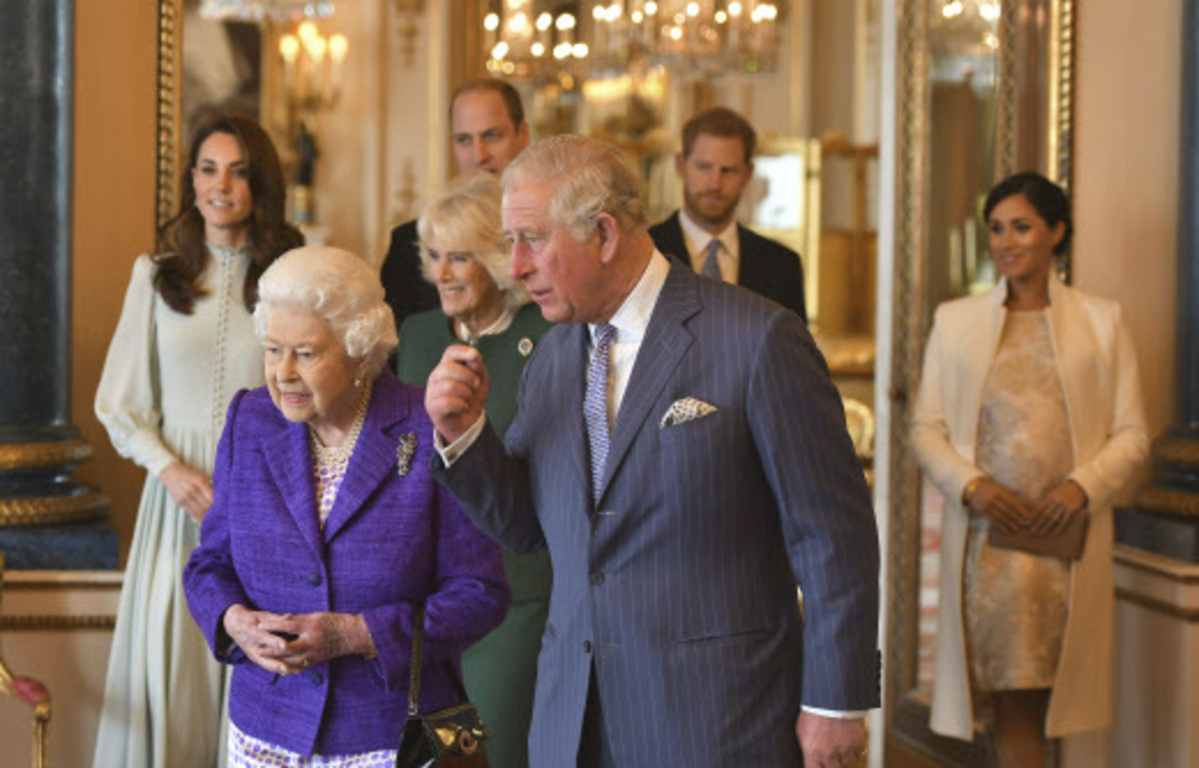 Exposé Sur La Famille Royale D Angleterre De Meghan et Harry à « The Crown », pourquoi la France est-elle obsédée par  la famille royale britannique ?
