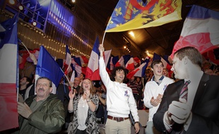 Des militants du FNJ lors d'un meeting de Marine le Pen à Lille le 30 novembre.