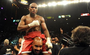 L'Américain Floyd Mayweather a réitéré son désir d'affronter le Philippin Manny Pacquiao après avoir battu le Portoricain Miguel Cotto sur décision unanime pour s'emparer du titre WBA des super-welters et rester invaincu en 43 combats, samedi à Las Vegas (Nevada).