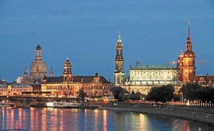 Détruite à 90 % en 1945, la capitale de la Saxe est aujourd'hui une ville très touristique.