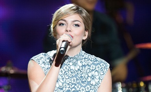 Louane Emera sera la nouvelle égérie d'une marque de cosmétiques.