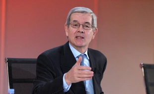 Les membres du directoire de PSA Peugeot-Citroën, qui a enregistré une perte historique de plus de 5 milliards d'euros l'an dernier, ont de nouveau renoncé à la totalité de la part variable de leur rémunération, au titre de l'exercice 2012, a indiqué le patron Philippe Varin.