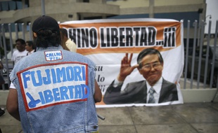Un supporter de l'ancien président péruvien Alberto Fujimori demande qu'une grâce lui soit accordée. (image d'illustration)