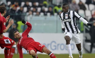 La Juventus a l'occasion d'assommer le championnat en cas de victoire vendredi à Naples, son dauphin qui pointe à six longueurs dans le sommet de la 27e journée du championnat.