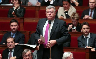L'Assemblée nationale a largement voté mardi en première lecture le projet de budget de la Sécu pour 2014, avec sa partie controversée sur la fiscalité de l'épargne qui devrait être amendée lors de la suite du débat parlementaire, après le recul du gouvernement ce week-end.