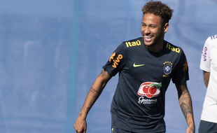 Neymar, après 3 mois d'absence, fait ses débuts au Mondial russe