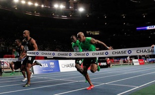 L'ancien recordman du monde du 100 m Asafa Powell a lancé sa campagne olympique en remportant samedi le 50 m de l'US Open, une réunion en salle qui a lieu au Madison Square Garden de New York.