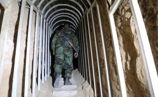 Un soldat syrien dans une prison en banlieue de Damas, en 2018.