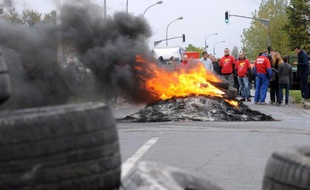 La direction de Goodyear a prévu de clore jeudi la procédure d'information des représentants du personnel de l'usine d'Amiens-Nord avant sa fermeture, avec un Comité central d'entreprise (CCE) à Rueil-Malmaison, une démarche jugée illégale faute de consultations suffisantes, selon des syndicats.